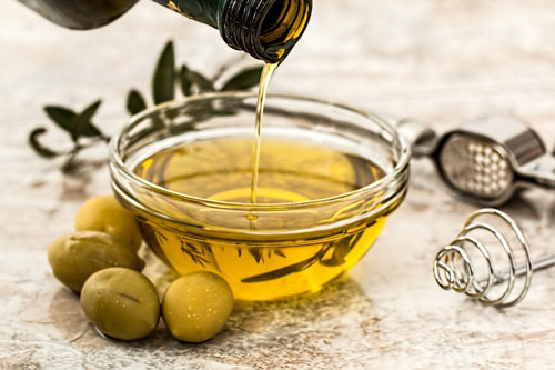 درمان جوش صورت با روغن زیتون